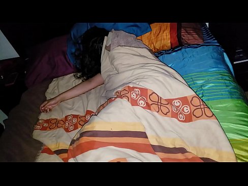 ❤️ Stiefson beréiert seng jonk Stéifmamm wärend hatt schléift. ️❌ Qualitéit Porno op lb.onetubes.top ❤